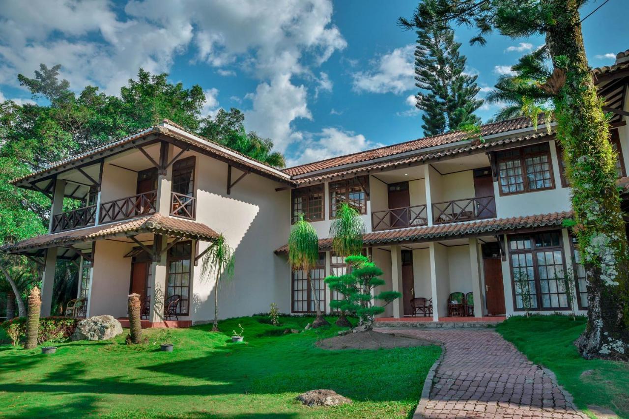 Ambarita Silintong Hotel מראה חיצוני תמונה